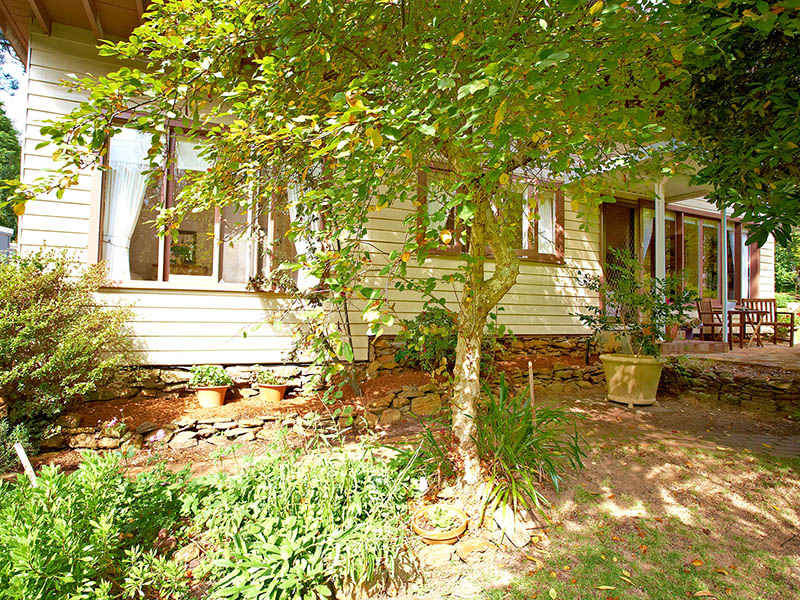 20 Parkes Street, Wentworth Falls, NSW 2782