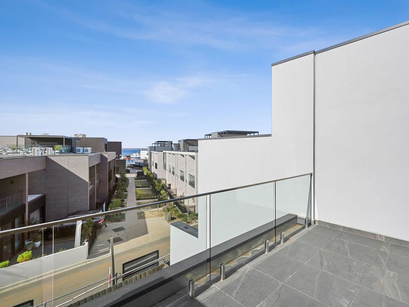 3/5 Balmoral Crescent, Rippleside, Vic 3215 Townhouse for Sale