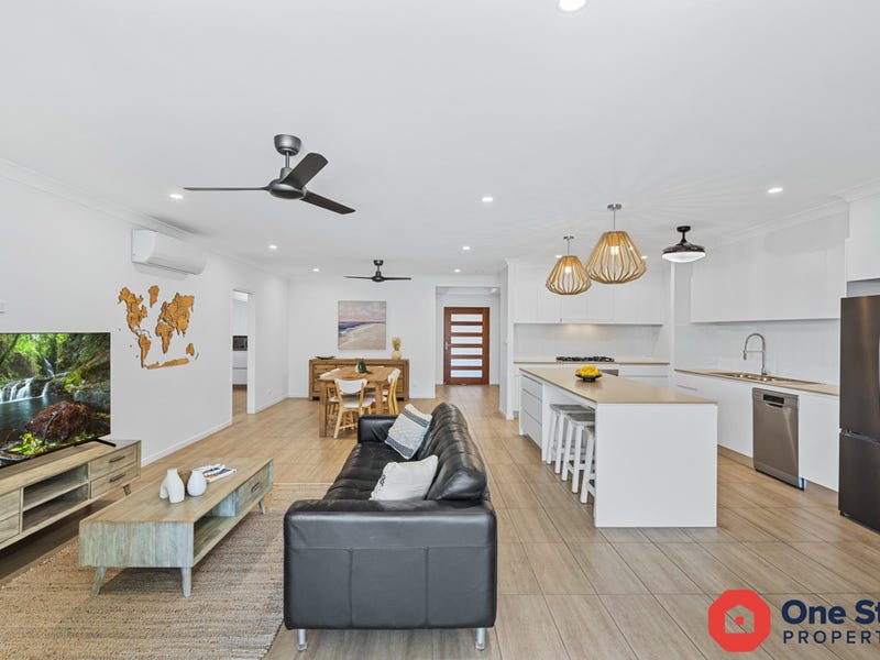 34 Outlook Drive, Bentley Park, QLD 4869