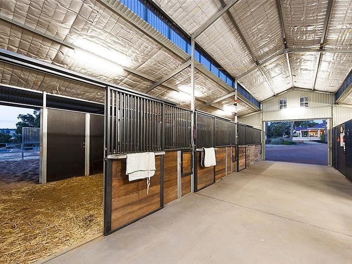 421 Berry Road, Gidgegannup, WA 6083 Property Details