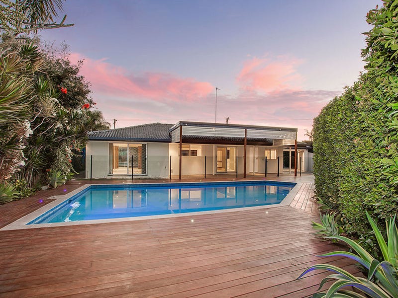 18 Curlew Cres, Burleigh Waters, QLD 4220