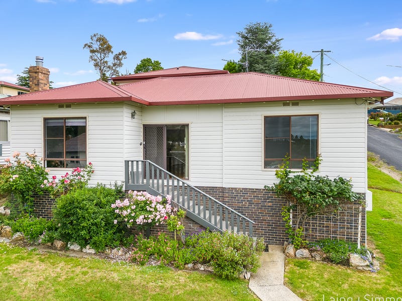 16w Churchill Street, Walcha, NSW 2354 Property Details