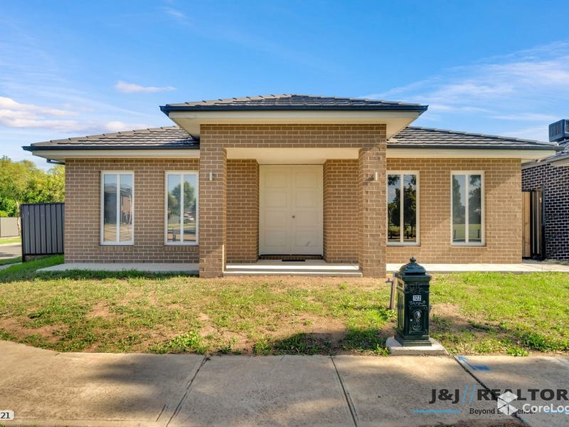 122 Heather Grove, Clyde North, VIC 3978