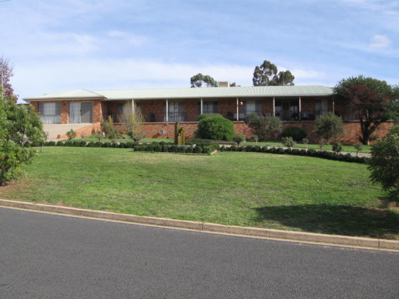 79 Binalong Street, Young, NSW 2594