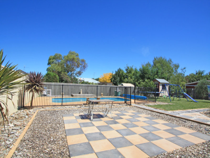 10 Hyland Drive, Bungendore, NSW 2621 Property Details