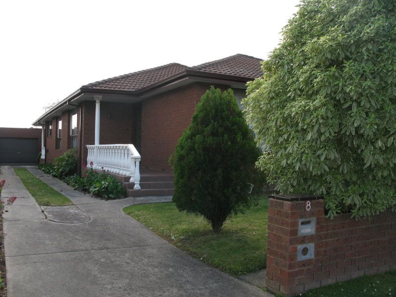 8 Robinlee Avenue, Burwood East, VIC 3151