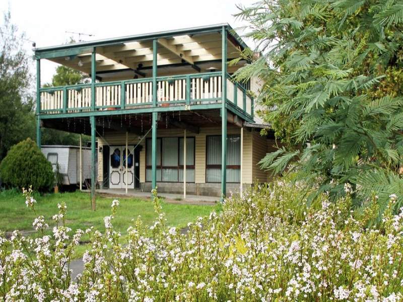 24 Meadow Cres, Badger Creek, VIC 3777