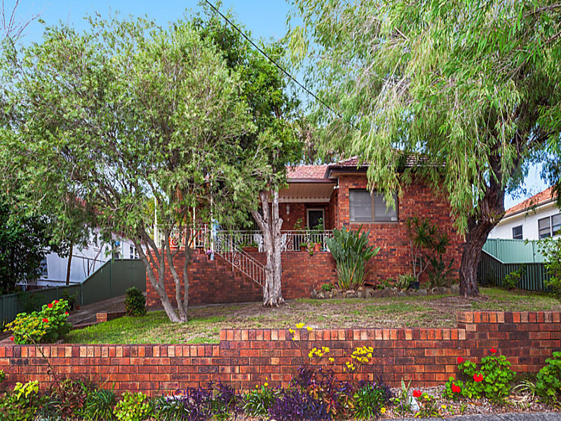 7 Warburton Street, Chifley, NSW 2036