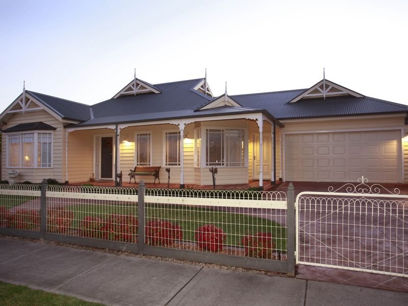 13 Colonial Way, Pakenham, Vic 3810 Property Details