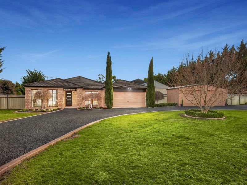 17 Main Street, Romsey, Vic 3434 House for Sale