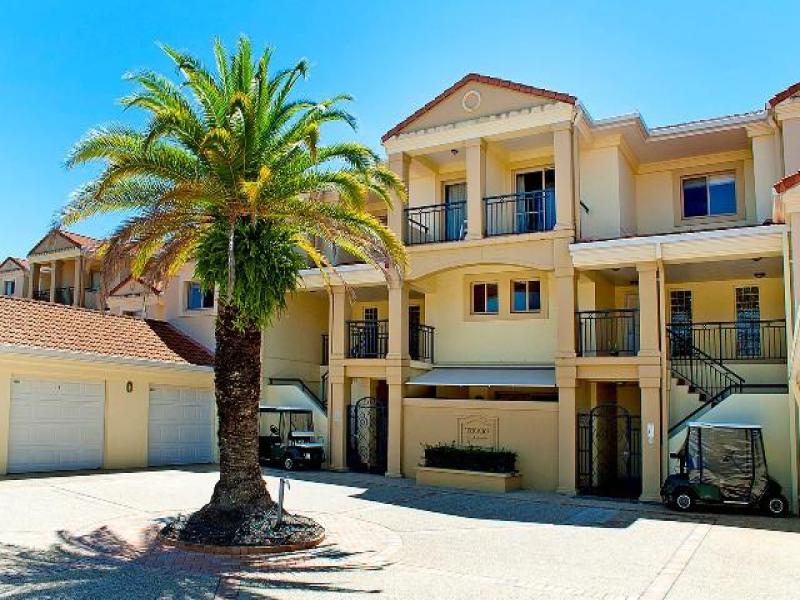 8331 Magnolia Drive E, Hope Island, QLD 4212