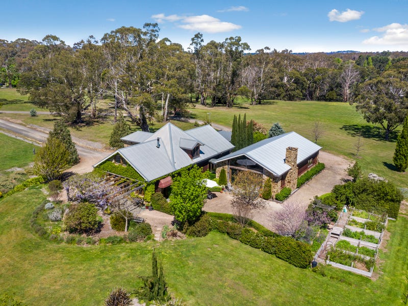 61 Waterfalls Road, Mount Macedon, VIC 3441