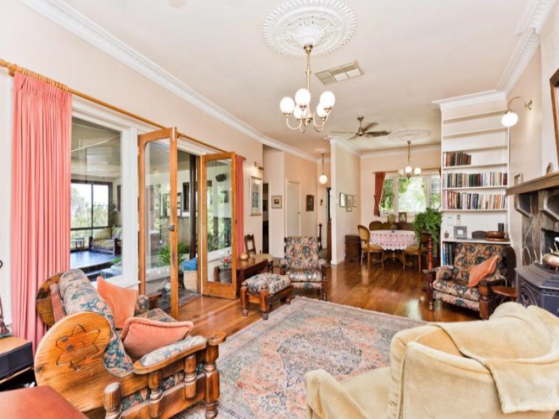 18 Old York Road, Greenmount, WA 6056 Property Details