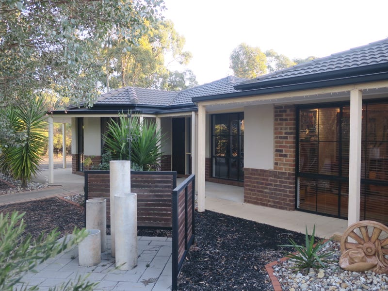 14 Braeside Drive, Junortoun, VIC 3551