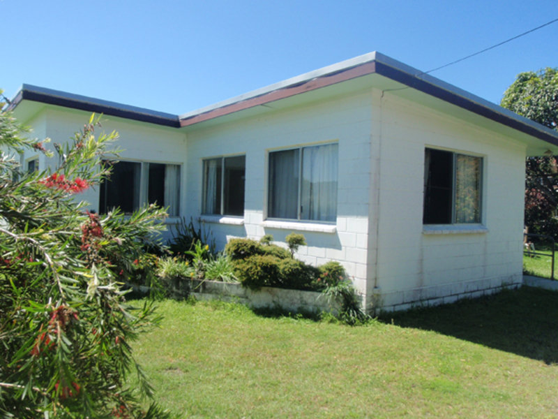 1 Honeysuckle Street, Brooms Head, NSW 2463