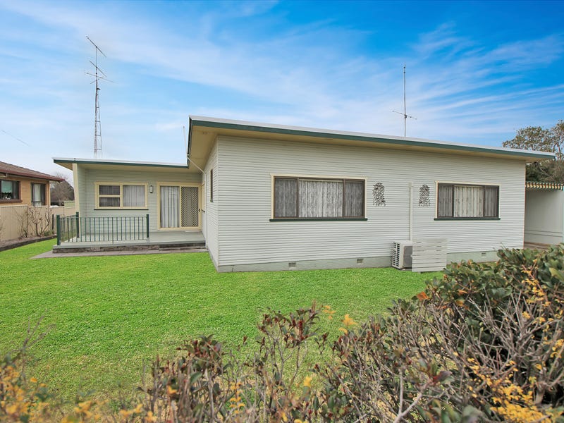 174 Manners Street, Tenterfield, NSW 2372 Property Details