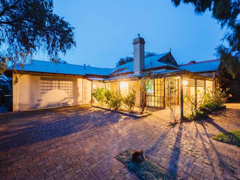 7 Amity Boulevard, Coogee, WA 6166 Property Details