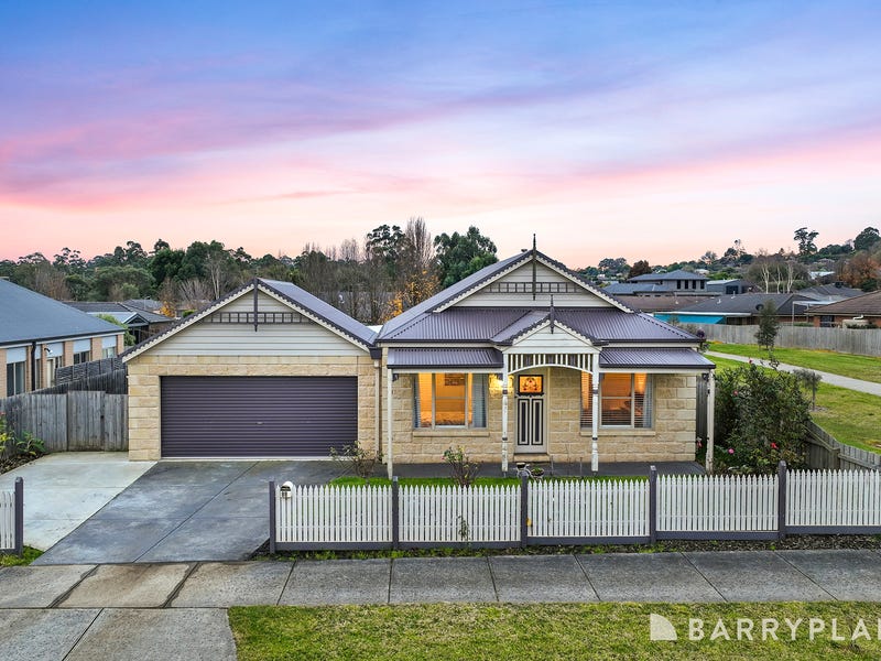 88 Cook Street, Drouin, Vic 3818 House for Sale