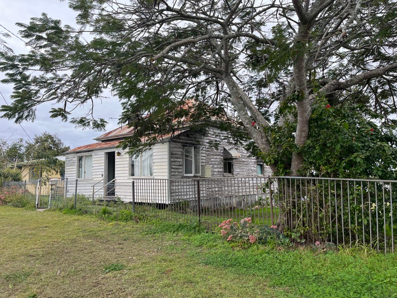 42 Cairnscroft Street, Toogoolawah, Qld 4313 Property Details