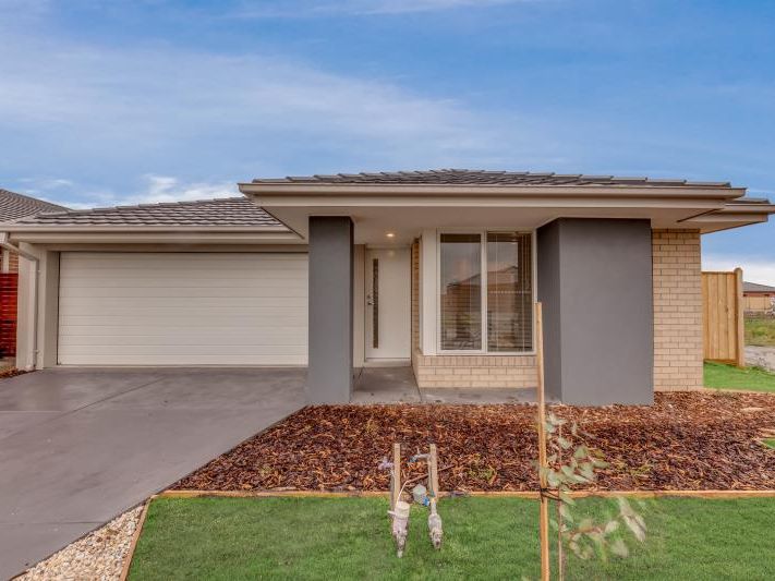 29 Fenway Boulevard, Clyde North, VIC 3978 - realestate.com.au