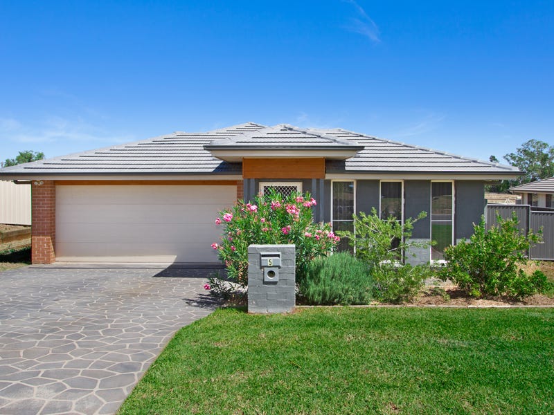 5 Regal Park Drive, Tamworth, NSW 2340 Property Details