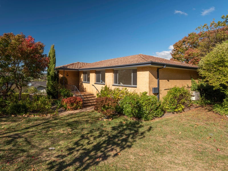 11 Osburn Drive, Macgregor, ACT 2615