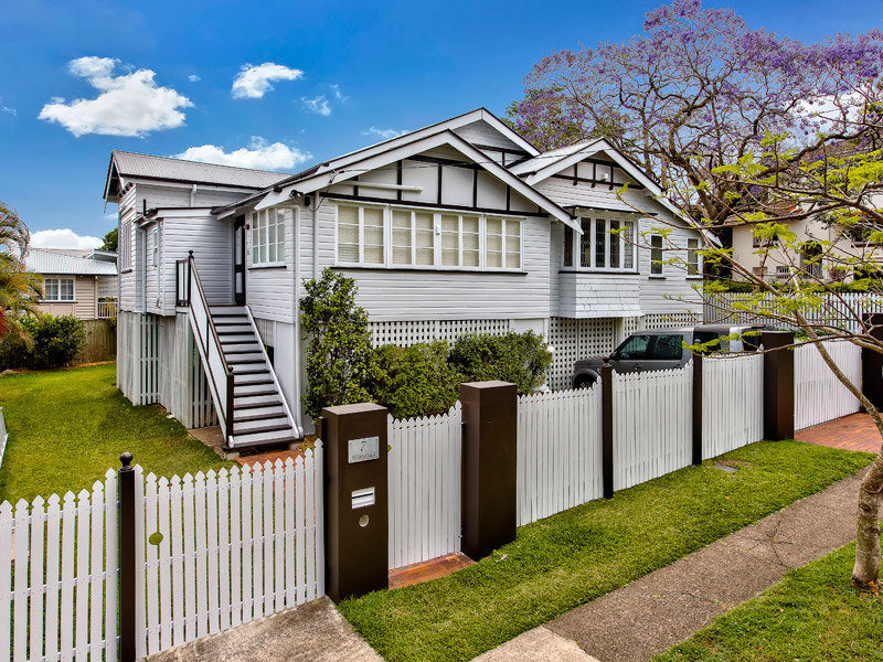 7 Waratah Street, Clayfield, Qld 4011 Property Details