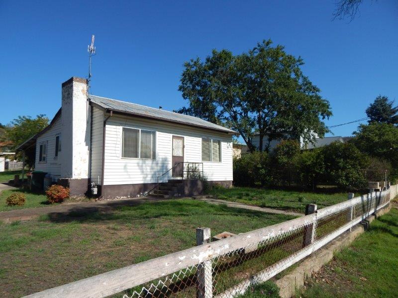 33 Lambie St, Cooma, NSW 2630 Property Details