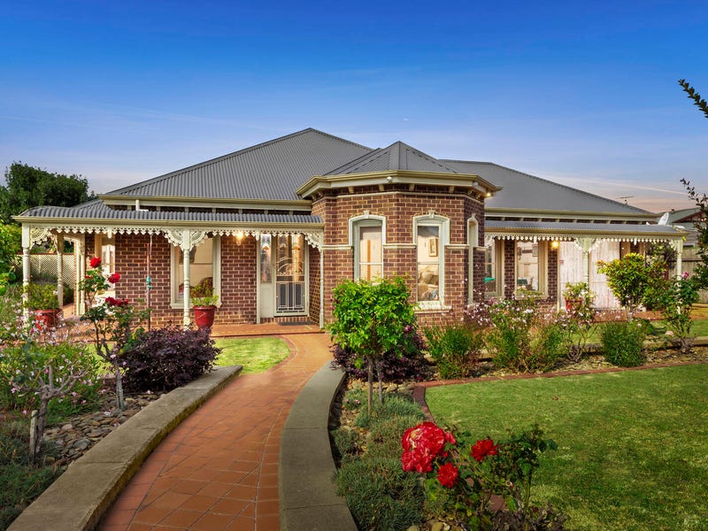 35 Balmoral Gardens, Leopold, VIC 3224