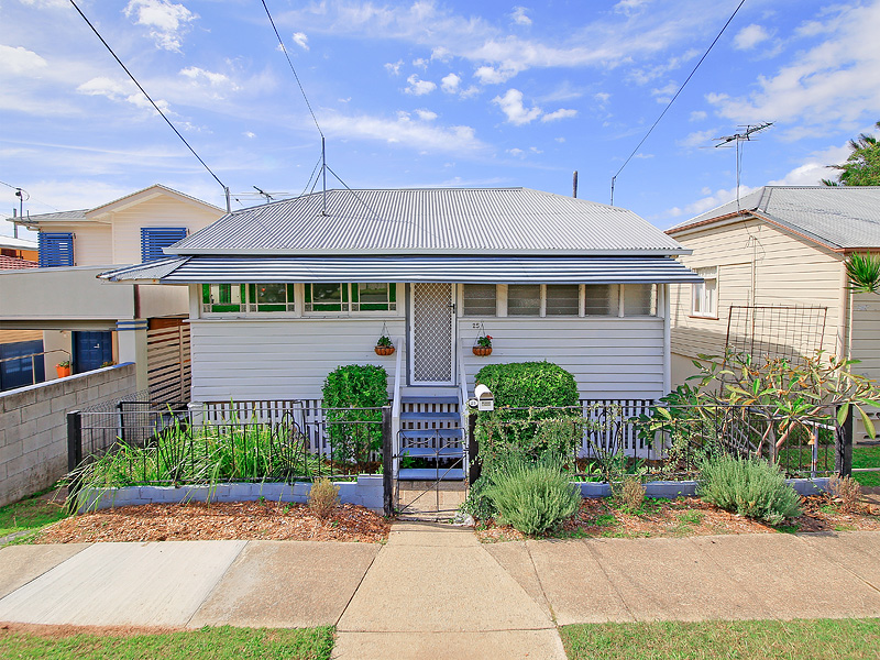 25 Gordon Parade, Manly, QLD 4179