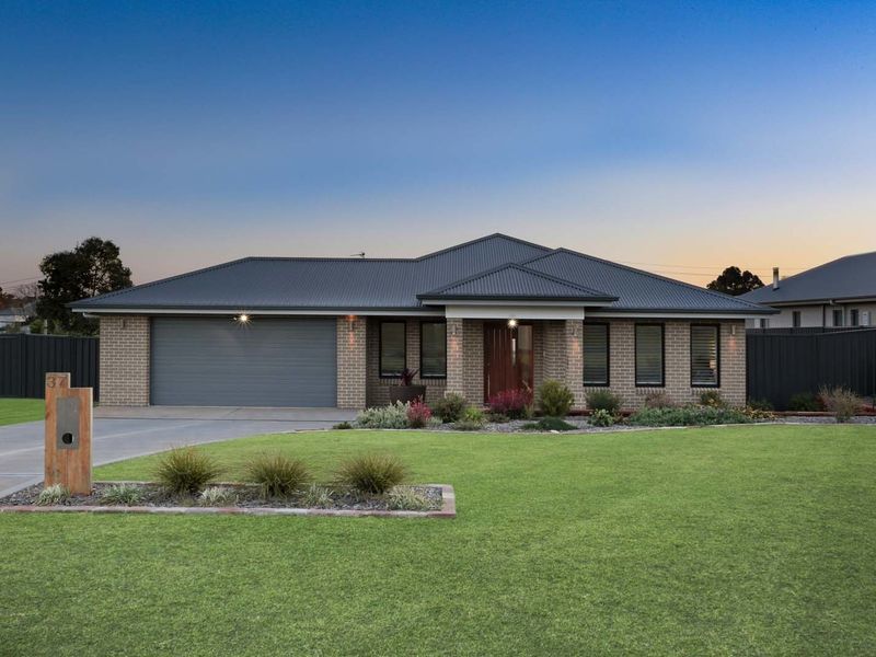 37 Woodlands Drive, Weston, NSW 2326