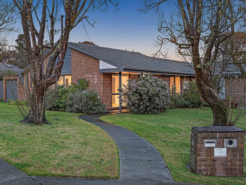 1 Rosedale Cres, Ringwood East, Vic 3135