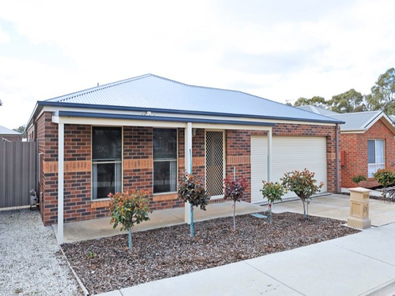 8 Queen Street, Kangaroo Flat, VIC 3555