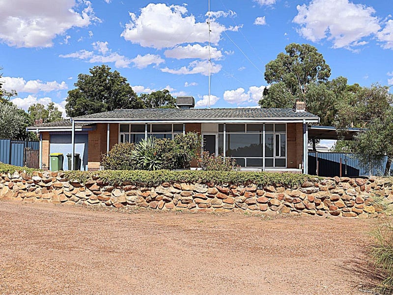 2 Moore Street, Wongan Hills, WA 6603