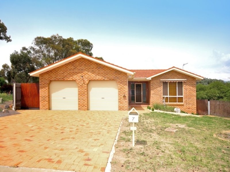7 Menzies Court, Banks, ACT 2906