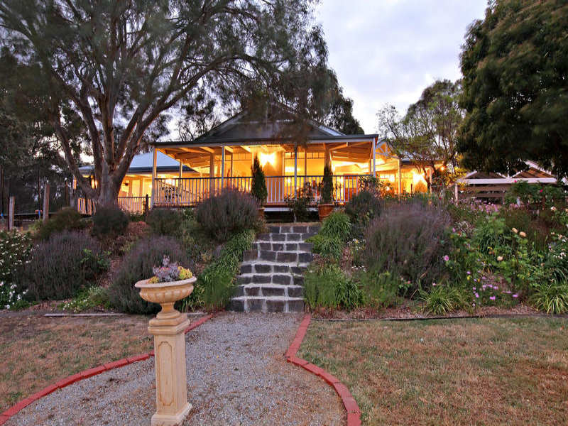 31 North Oatlands Road, Yarrambat, Vic 3091 Property Details