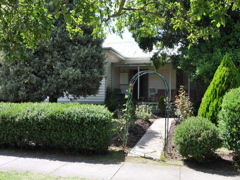 8 Hearn Street, Drouin, Vic 3818 Property Details