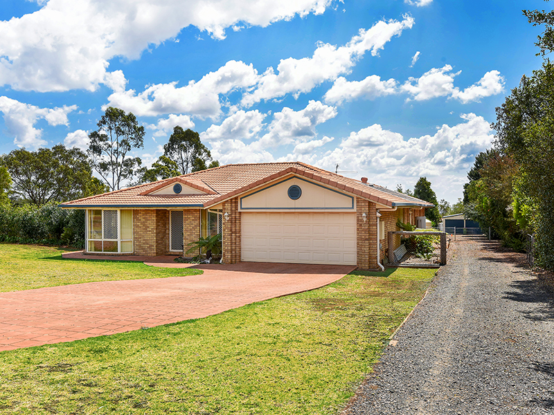 1 Vale View Crescent, Highfields, Qld 4352 Property Details