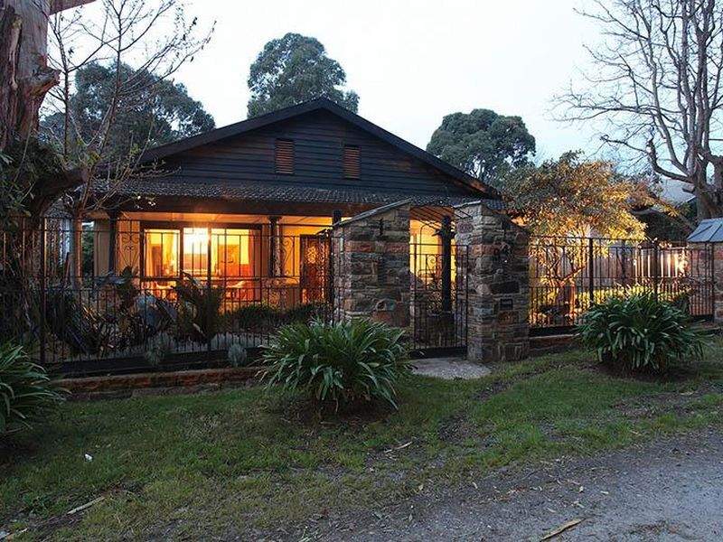 947 Mount Dandenong Tourist Road, Montrose, Vic 3765 Property Details