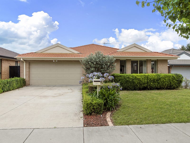 17 Betty Maloney Cres, Banks, ACT 2906