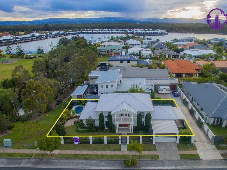 4 Torrevella Vista, Coombabah, Qld 4216 Property Details