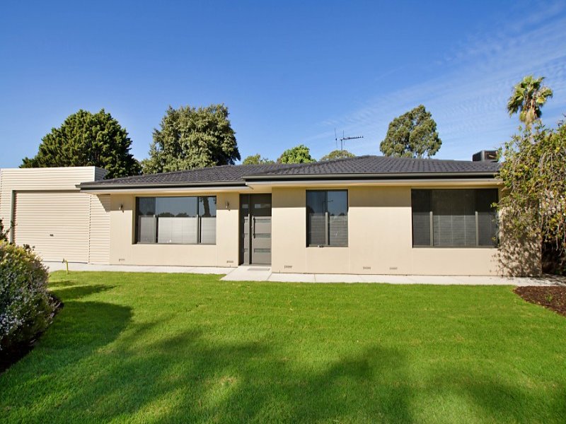 19 Park Lake Drive, Wynn Vale, SA 5127 19 Park Lake Drive, Wynn Vale, SA 5127