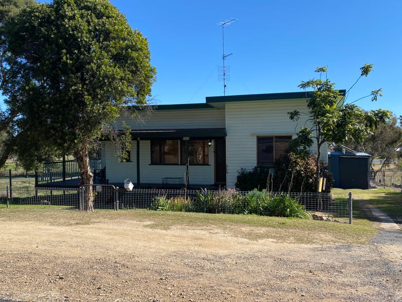 24 Broadway West, Texas, Qld 4385 Property Details