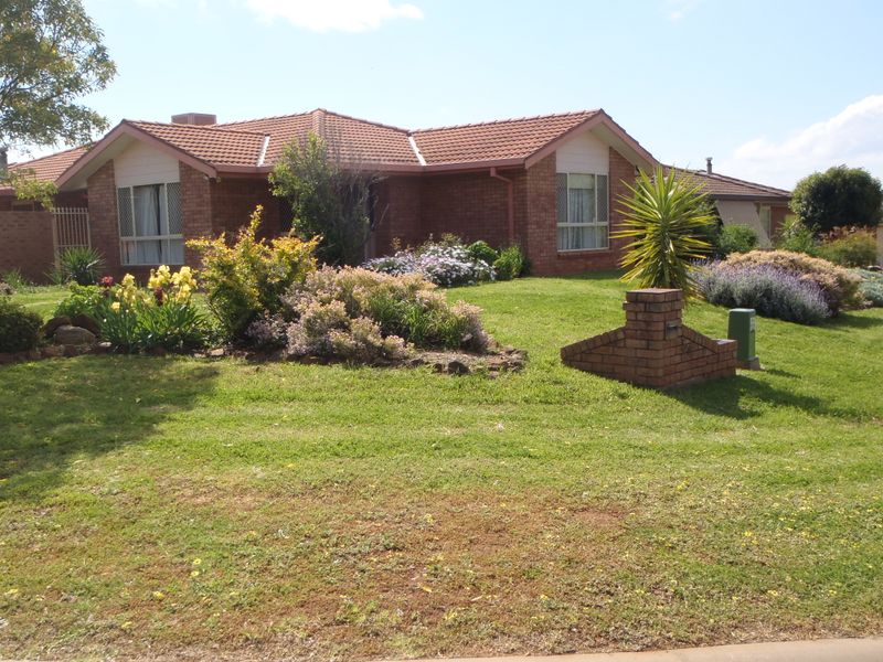 54 Murrayfield Drive, Dubbo, NSW 2830