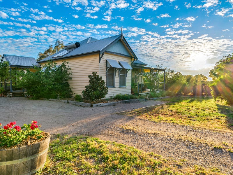 221 Old Hume Highway, Glenrowan, Vic 3675 Property Details