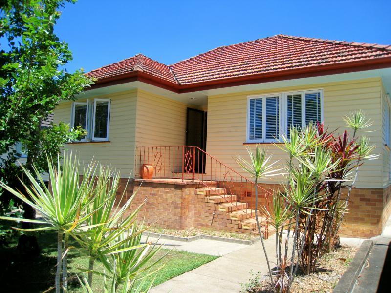 11 Coleman St, Graceville, Qld 4075 Property Details