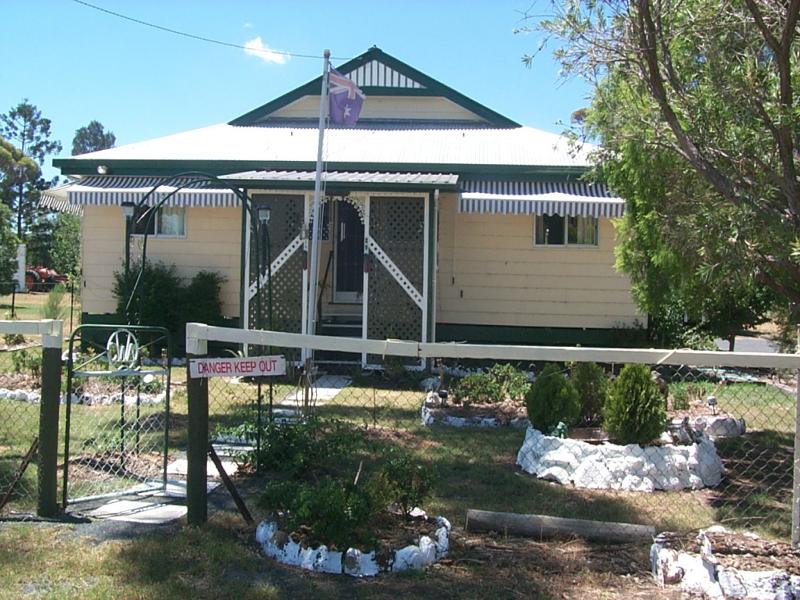 27 Railway Street, Bowenville, QLD 4404