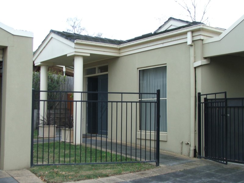 4/58 Peel St, Berwick, Vic 3806 Property Details