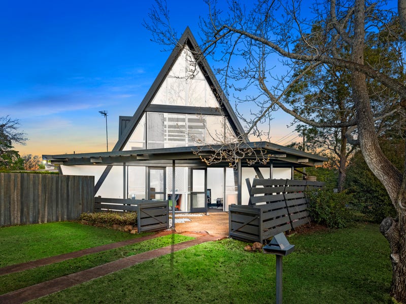 24 Tourist Road, East Toowoomba, QLD 4350