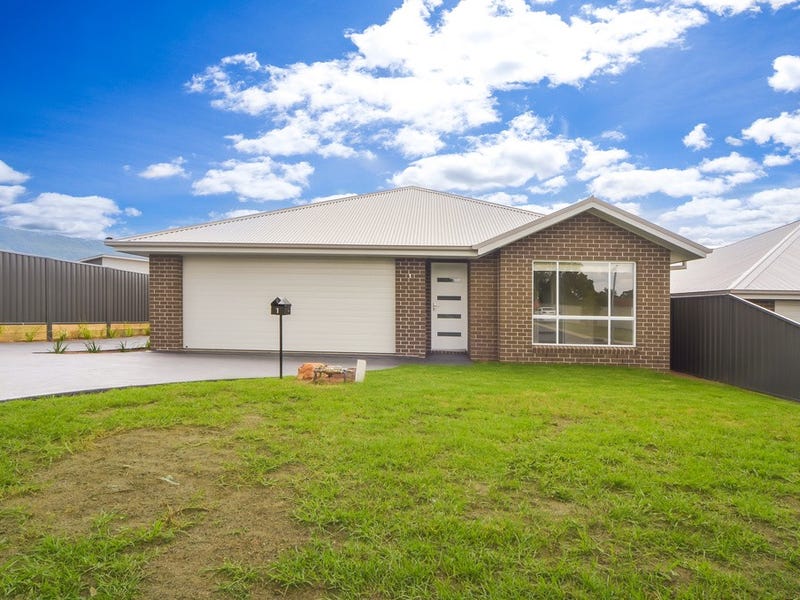 17 Banool Circuit, Bomaderry, NSW 2541